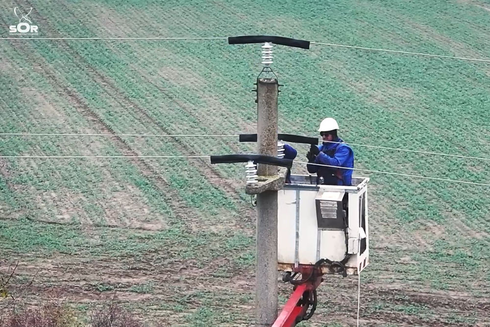 Montare teci electroizolante_Rețele_Electrice_România 1