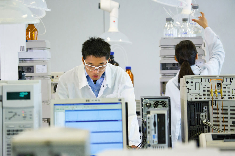 BASF 2456_Material_Physics_and_Analytics_Lab