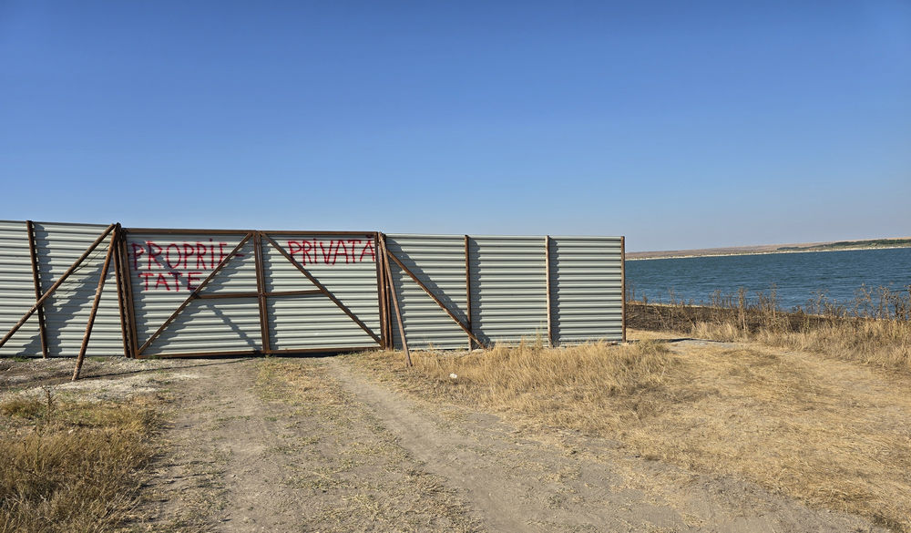 Lacul Techirghiol 2025.08.19_gard amplasat ilegal