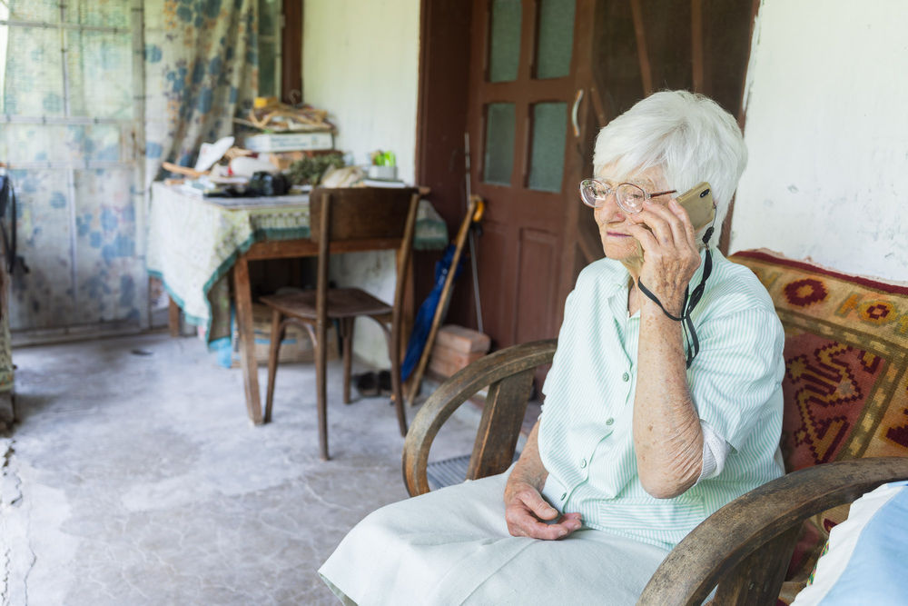 Beneficiar apelare saptamanala Telefonul Varstnicului_foto Anca Arambasa
