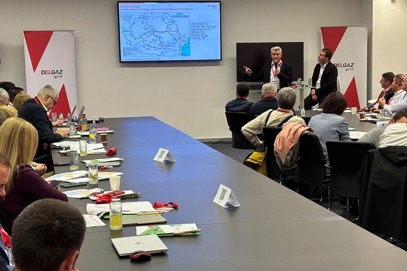 Masa rotunda gaze verzi