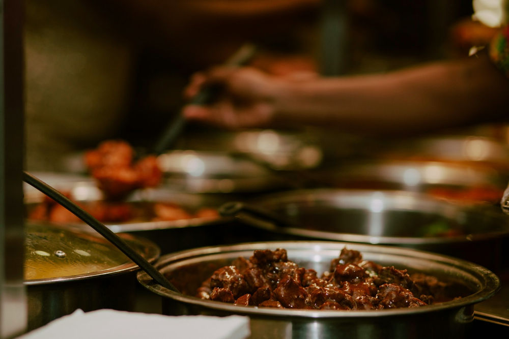 cantina mancare gatita auto-servire-apex-360-X8iQWD4cOaU-unsplash