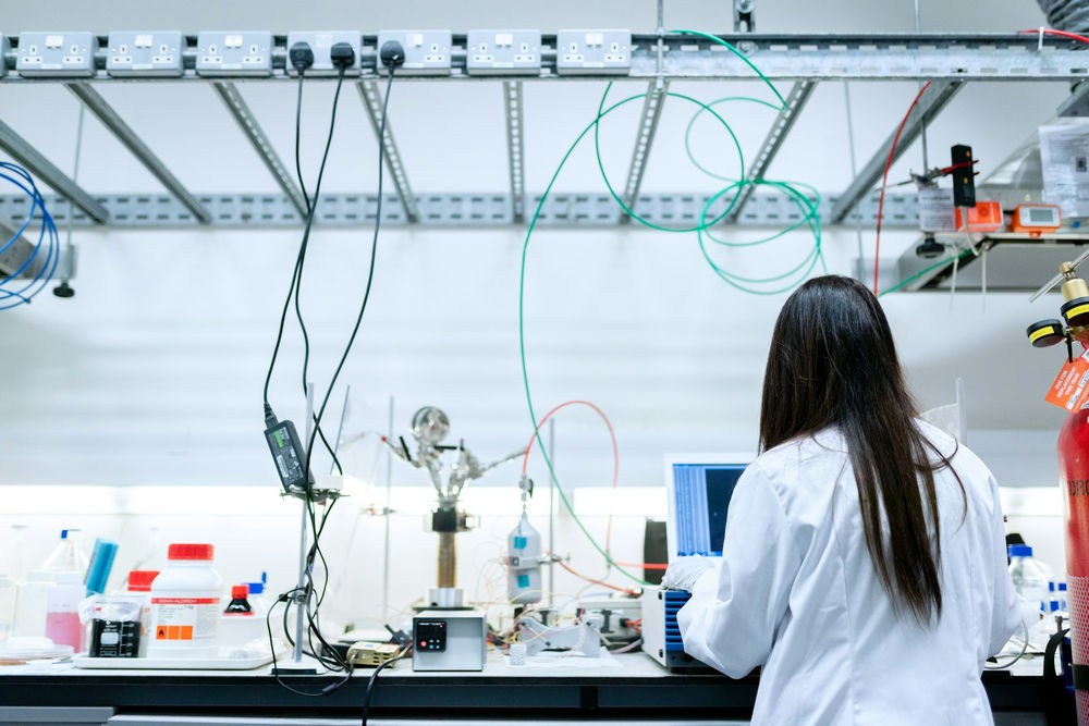 cercetare dezvoltare productie tehnlogie - thisisengineering-8yS04veb1TQ-unsplash