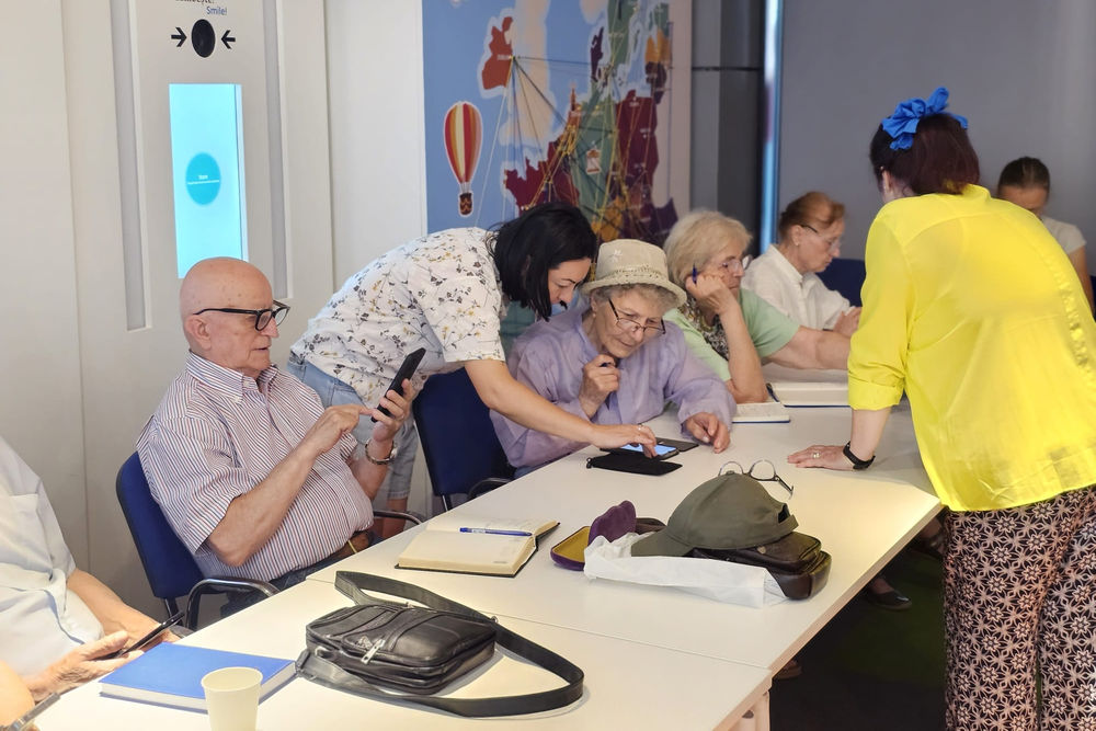 Lumea digitala pentru seniori_ FRMR 2026