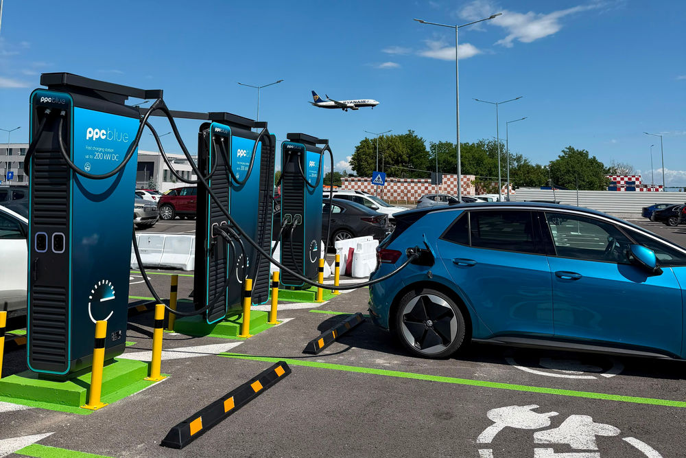 PPC blue aeroport Henri Coanda Bucuresti 2026 statie incarcare masini electrice